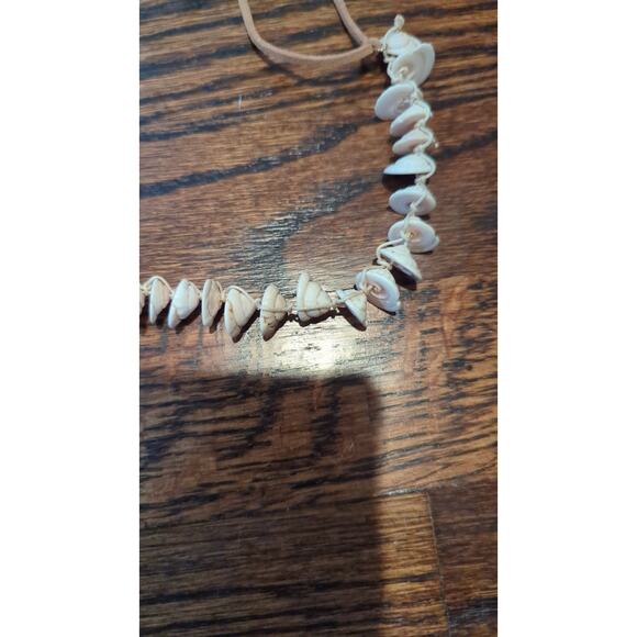 Free People Heat Waves Shell Choker Necklace NWT - Picture 3 of 3